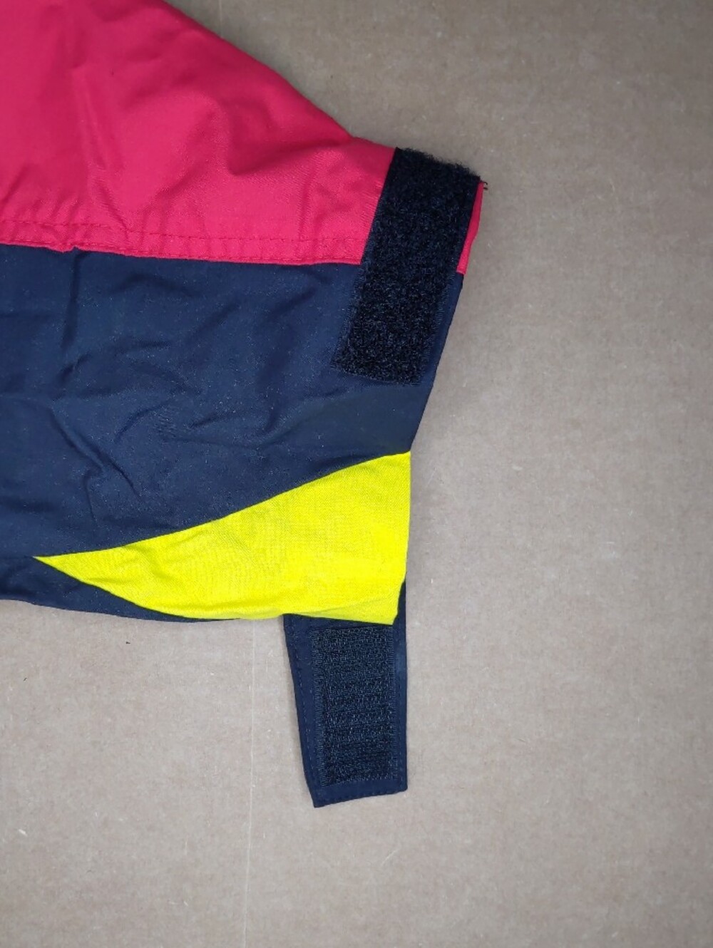 Marlboro Hooded Windbreaker Jacket in Red XL - Picture 5 of 16